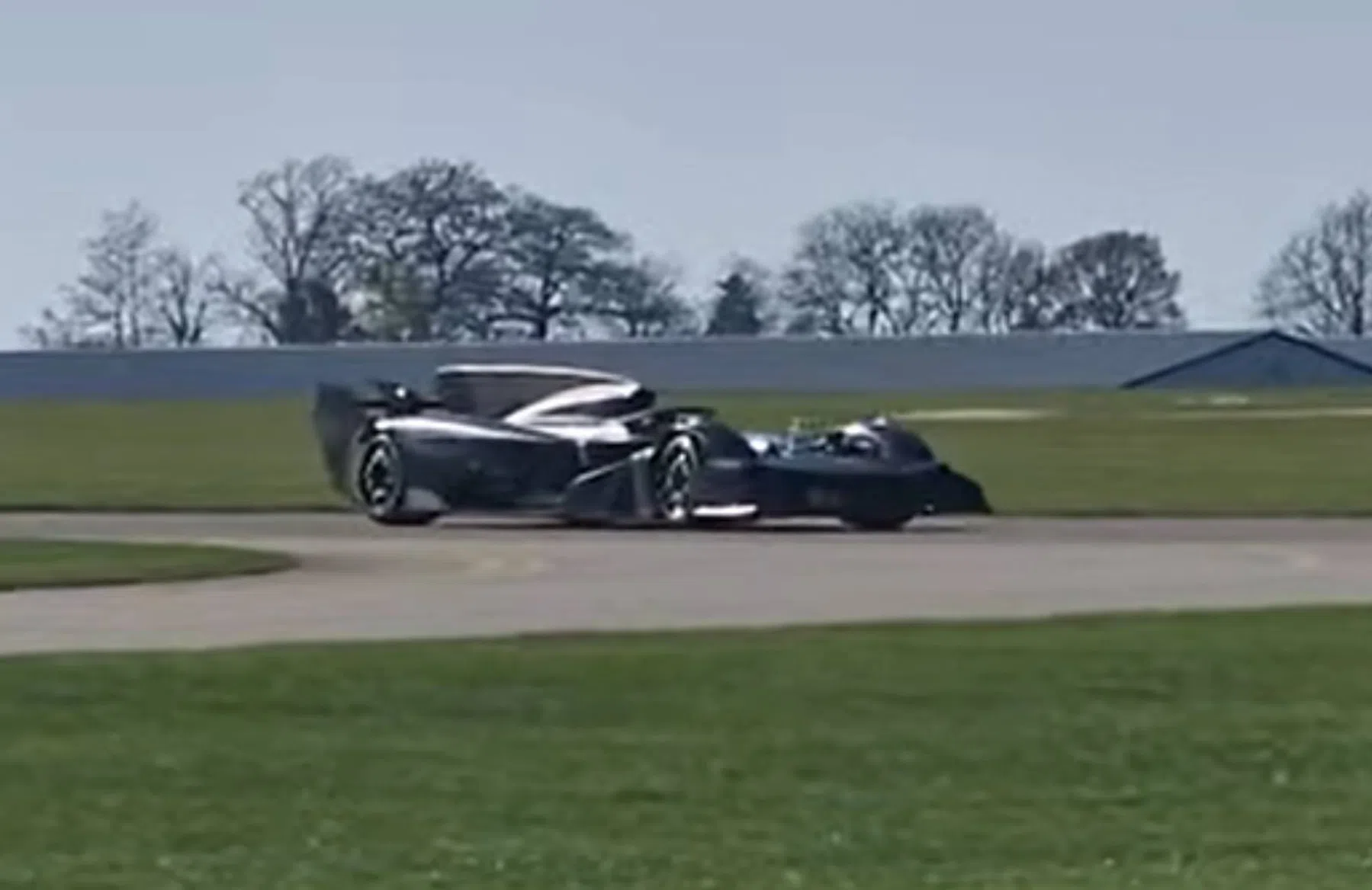 Aston Martin valkyrie testvoertuig F1 halo